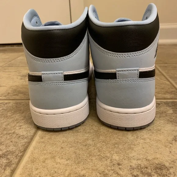 Jordan 1 Mid SE - Picture 3 of 11